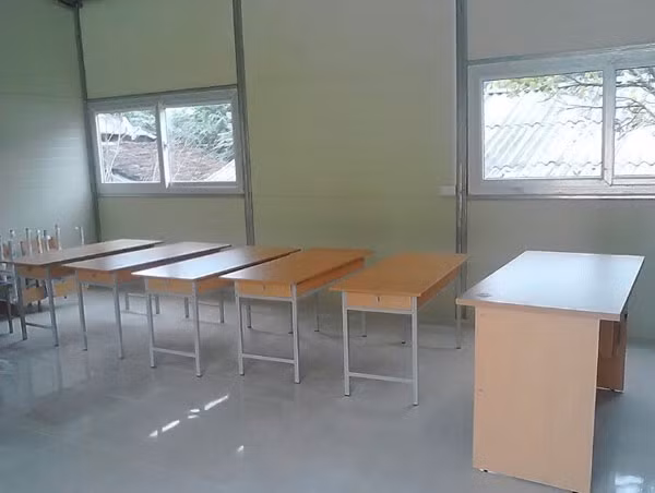 Trang thiết bị cho lớp học.