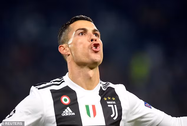 Ronaldo tiếp tục bay cao dù đã ở tuổi 33.