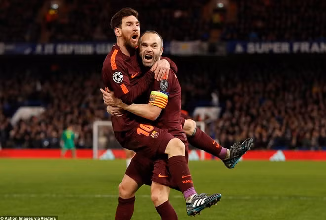 Barca vui mừng như vừa đánh bại Chelsea. Ảnh: Reuters