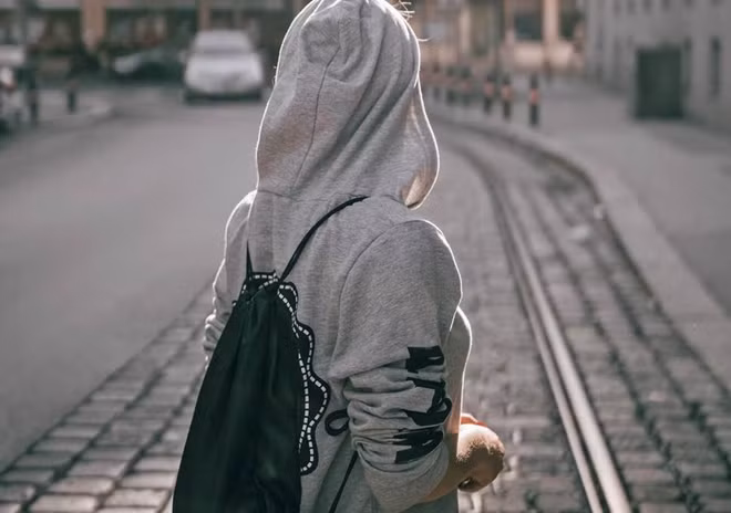Nhiều trẻ em ở Anh bị dụ dỗ, lôi kéo vào các hoạt động phạm tội.