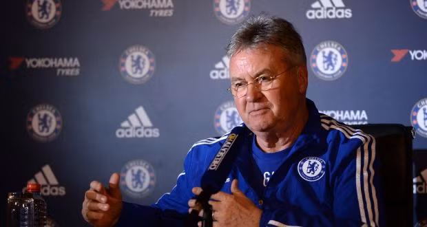 HLV người Hà Lan Guus Hiddink từng có thời gian dẫn dắt Chelsea. Ảnh: Reuters.