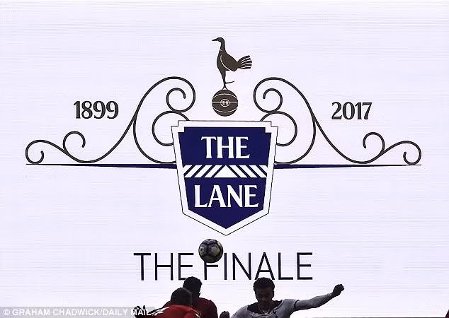 Đã 118 tuổi, White Hart Lane sẽ được thay thế bằng một sân mới trong mùa bóng 2018-2019. Ảnh: DailyMail.