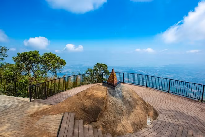 Đỉnh núi Bà Đen.