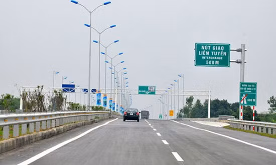 Bộ GTVT “hứa” sẽ xem xét xử lý các bất cập trên các tuyến có trạm thu phí BOT.