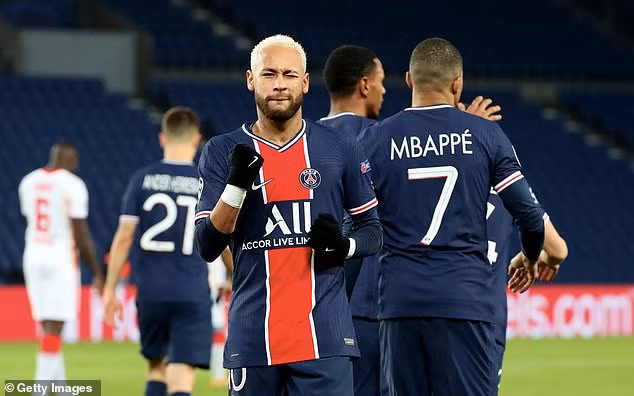 Người ghi bàn duy nhất đem về chiến thắng của đại diện nước Pháp là ngôi sao Neymar. Cựu chân sút Barca có pha đá phạt đền thành công giúp PSG có được 3 điểm trọn vẹn qua đó có được vị trí thứ 2 bảng H (kém hơn M.U 3 điểm).