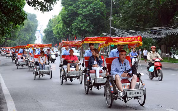 Nhiều ý kiến cho rằng không nên cấm hoàn toàn xích lô hoạt động ở phố cổ Hà Nội.