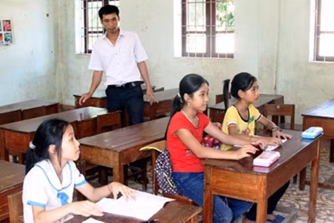 Năm học mới đã trôi qua 3 tháng nhưng nhiều lớp học ở Hương Bình chỉ có 3 học sinh. Ảnh: Báo Hà Tĩnh.