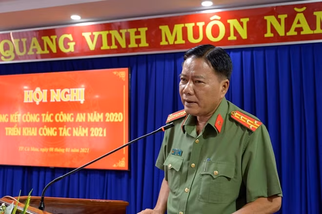 Đại tá Phạm Thành Sỹ, Giám đốc Công an tỉnh Cà Mau phát biểu tại hội nghị.
