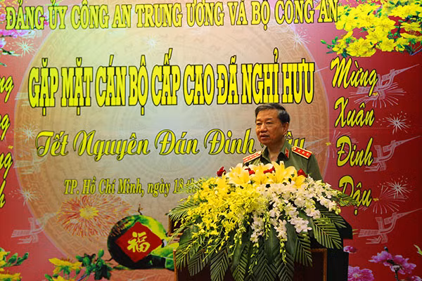 Thượng tướng Tô Lâm, Ủy viên Bộ Chính trị, Bộ trưởng Bộ Công an gửi lời chúc Tết đến gia đình toàn thể các đại biểu tham dự buổi lễ.
