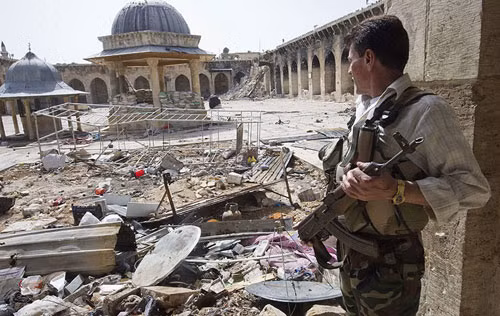 Phần còn lại của thánh đường Hồi giáo Great Mosque từng rất lộng lẫy ở Aleppo. Chiến tranh đã hủy hoại nó.