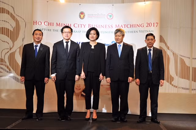 Đại diện các đơn vị tổ chức chụp hình lưu niệm