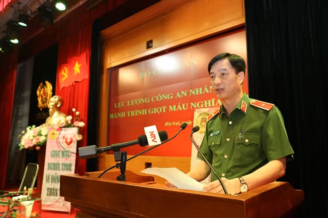 Thứ trưởng Nguyễn Duy Ngọc phát động phong trào hiến máu tình nguyện trong lực lượng CAND.