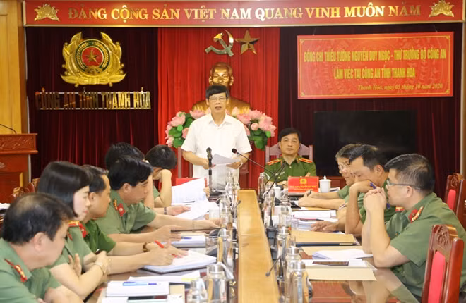 Đồng chí Nguyễn Đình Xứng, Chủ tịch UBND tỉnh phát biểu.