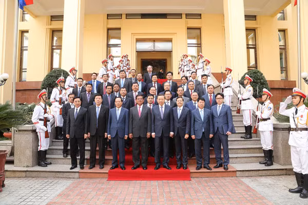 Bộ trưởng Tô Lâm, ngài Samdech Krolahom Sarkheng và các đại biểu.