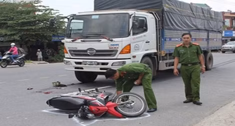 Truy tìm tài xế xe tải cán chết người phụ nữ