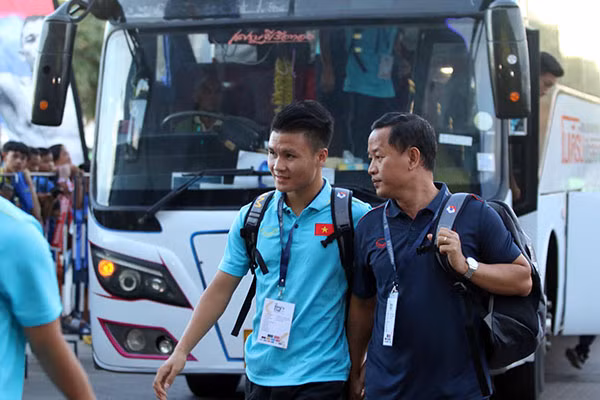Đội tuyển Việt Nam di chuyển tới sân. Ảnh: VNE. Đội tuyển Việt Nam di chuyển tới sân. Ảnh: VNE.
