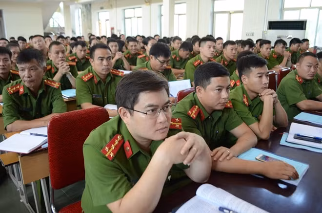 Hơn 250 CBCS thuộc Công an các đơn vị, địa phương tham gia tập huấn.