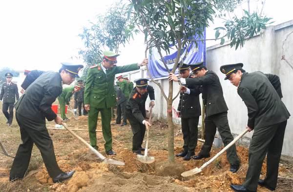 Công an tỉnh Hà Tĩnh tổ chức lễ phát động Tết trồng cây Xuân Mậu Tuất 2018