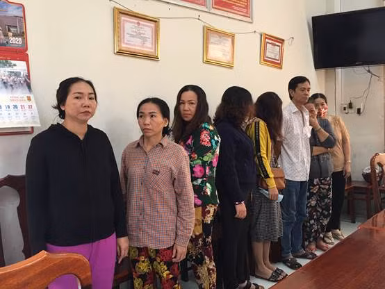 Các đối tượng tham gia đánh bài tứ sắc ăn tiền.