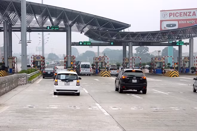 Thu phí không dừng sẽ góp phần tiết kiệm chi phí cho xã hội và giảm ùn tắc giao thông trên quốc lộ. Ảnh minh họa: CTV