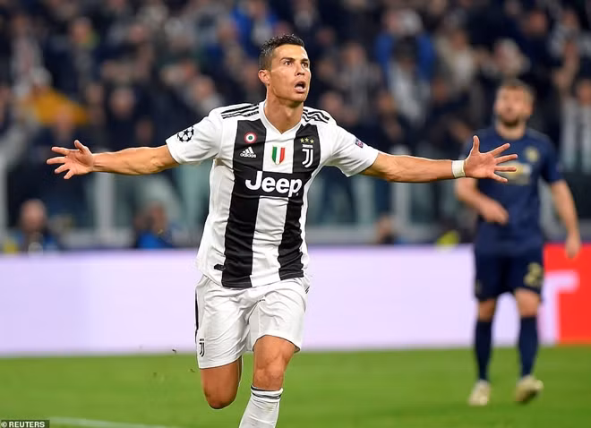 Ronaldo ghi bàn giúp Juve vượt lên dẫn trước.