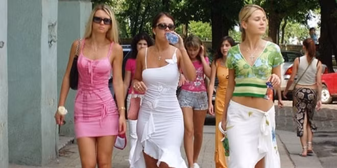 Nhiều phụ nữ Ukraine đổ xô tới Odessa tìm chồng ngoại.