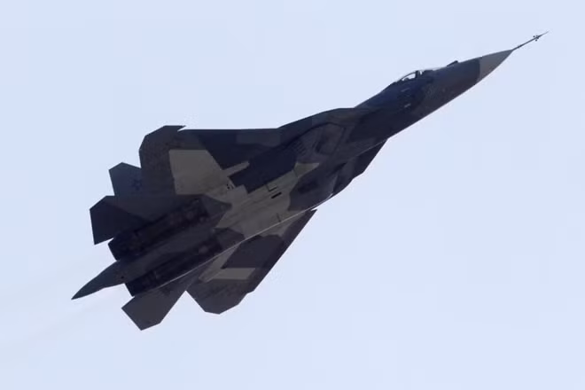 Mẫu chế thử máy bay chiến đấu thế hệ 5 Sukhoi T-50