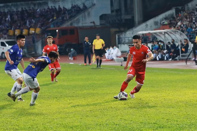 Hải Phòng sau đó nỗ lực dồn lên nhằm tìm kiếm bàn gỡ...