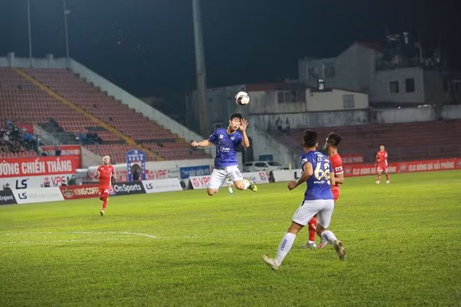 Không những không ghi được bàn gỡ hòa, Hải Phòng còn nhận thêm bàn thua ở hiệp 2. Hà Nội FC đã có trọn vẹn 3 điểm đầu tiên ở mùa giải này.