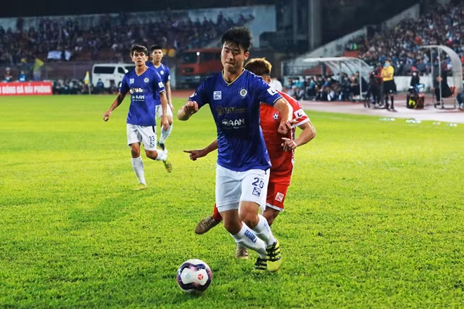 Tuy nhiên hàng thủ Hà Nội FC và đặc biệt Duy Mạnh cầu thủ có trận đấu đầu tiên tại Vleague mùa này đã chơi vô cùng tập trung.