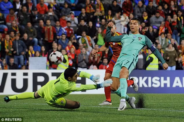 Ronaldo ghi bàn mở tỷ số. Ảnh: Reuters.