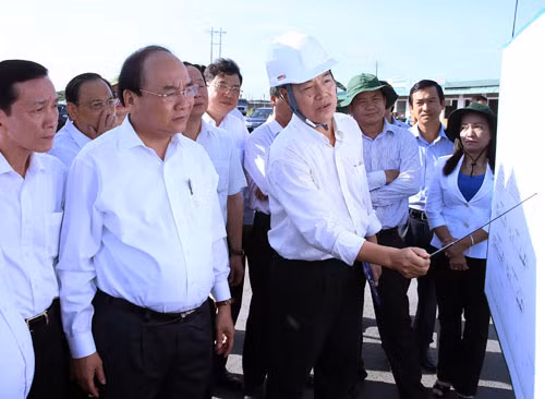 Thủ tướng Nguyễn Xuân Phúc kiểm tra, khảo sát một số dự án, công trình trọng điểm tại TP Cần Thơ. Ảnh: TTXVN