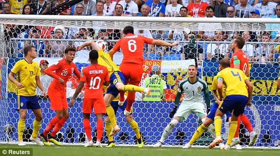 Cú đánh đầu mở tỷ số của Maguire. Ảnh: Reuters.