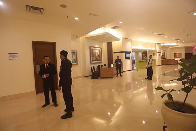 Nước bạn làm chặt công tác an ninh nên nếu không có thẻ phóng viên rất khó tiếp cận những khu vực nhạy cảm.
