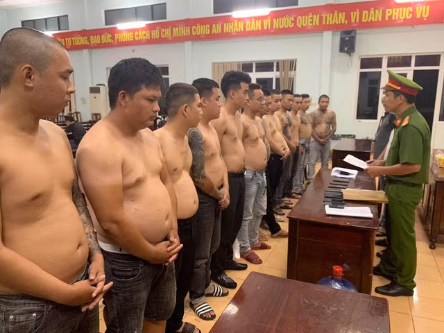 Một ổ nhóm tín dụng đen khác bị Công an triệt phá.