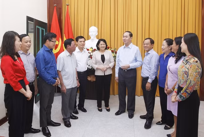 Chủ tịch nước Trần Đại Quang cùng các đại biểu dự Hội nghị sơ kết công tác 6 tháng đầu năm, triển khai nhiệm vụ 6 tháng cuối năm 2018 của Văn phòng Chủ tịch nước. Ảnh: TTXVN