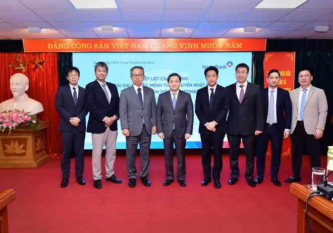 Các đại biểu dự buổi làm việc.