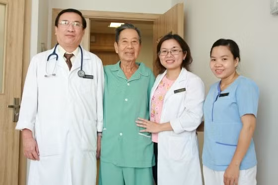 Sức khỏe ông Chính tiến triển tốt sau ca can thiệp TAVI (Hình chụp trước khi ông ra viện)