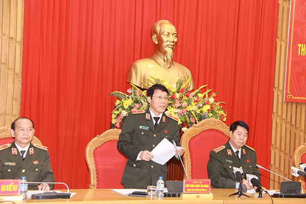 Thiếu tướng Lương Tam Quang, Chánh Văn phòng Bộ Công an thông báo tình hình, kết quả công tác công an năm 2017, phương hướng, nhiệm vụ năm 2017.