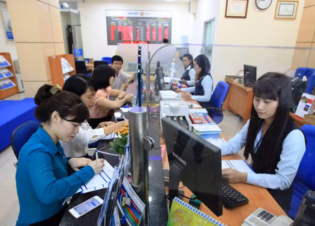 Người dân vẫn cho rằng thủ tục vay vốn ngân hàng phức tạp nên đã tìm đến các đối tượng cho vay nhanh chóng, thủ tục đơn giản. Ảnh minh họa