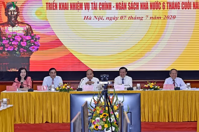 Thủ tướng Nguyễn Xuân Phúc dự Hội nghị trực tuyến toàn quốc của Bộ Tài chính