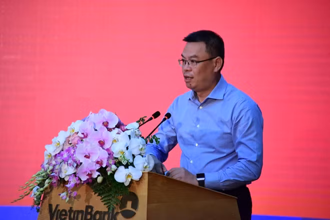 Đ/c Trần Minh Bình báo cáo sơ kết Công tác Đảng 6 tháng đầu năm 2020