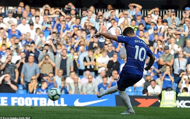 Hazard có cú hat-trick giúp Chelsea có cuộc lội ngược dòng thành công.