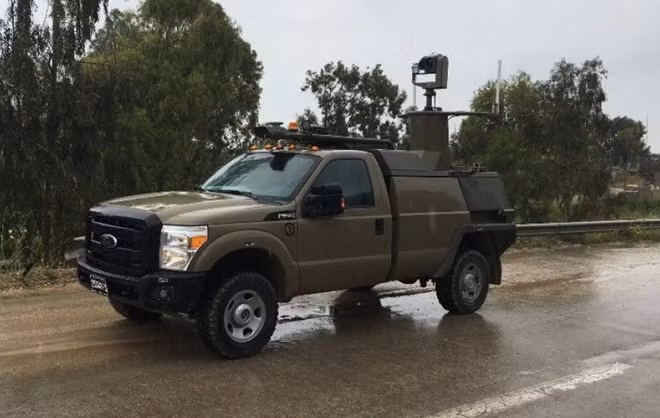Chiếc Ford F-150 được biến thành robot. Ảnh: IDF.