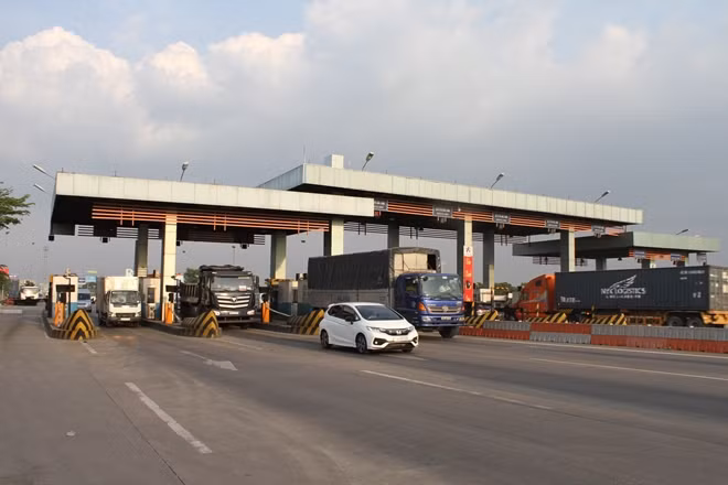Xe qua các trạm thu phí không giảm tốc độ.