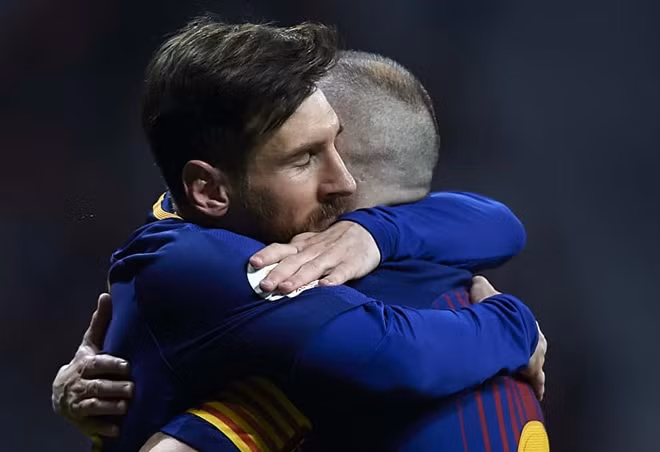 Messi và Iniesta là những cầu thủ cuối cùng còn sót lại của Barcelona từ thời Frank Rijkaard.
