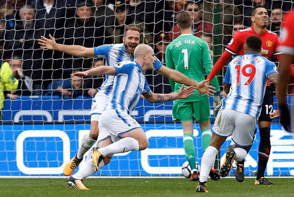 Phải mất 65 năm Huddersfield mới lại có trận thắng trước Man Utd. Ảnh: Reuters.