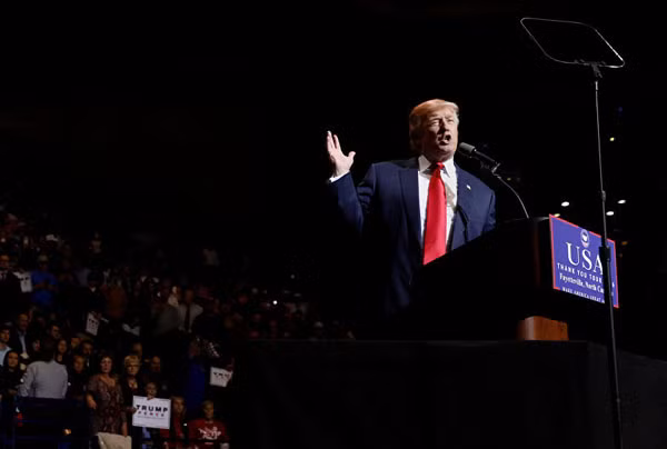 Tổng thống đắc cử Donald Trump phát biểu tại thành phố Fayetteville ở bang North Carolina hôm 7-12. Ảnh: Reuters