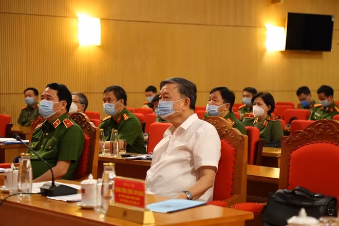 Bộ trưởng Tô Lâm, Thứ trưởng Lê Quốc Hùng và các đại biểu tham dự Hội nghị.