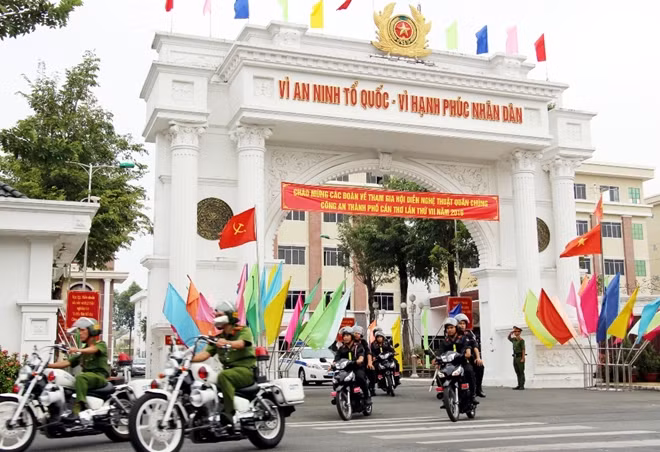 Công an TP Cần Thơ ra quân cao điểm tấn công, trấn áp tội phạm, bảo đảm ANTT dịp Tết Nguyên đán Canh Tý 2020 trên địa bàn.